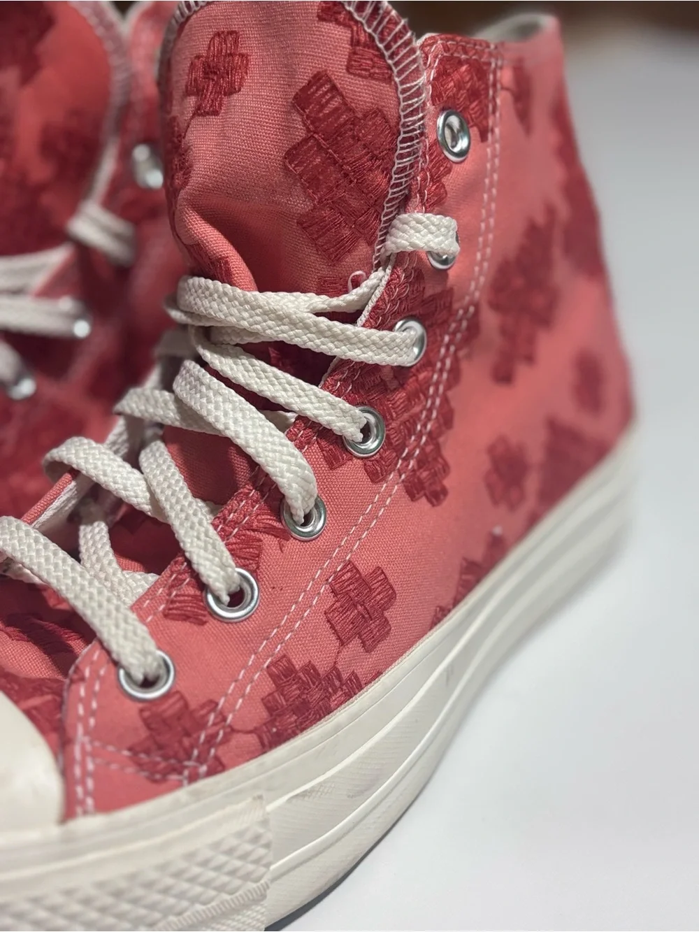 Converse Platform High Tops 8.5 | Coral Embroidered Boho Fall Festival Sneakers
